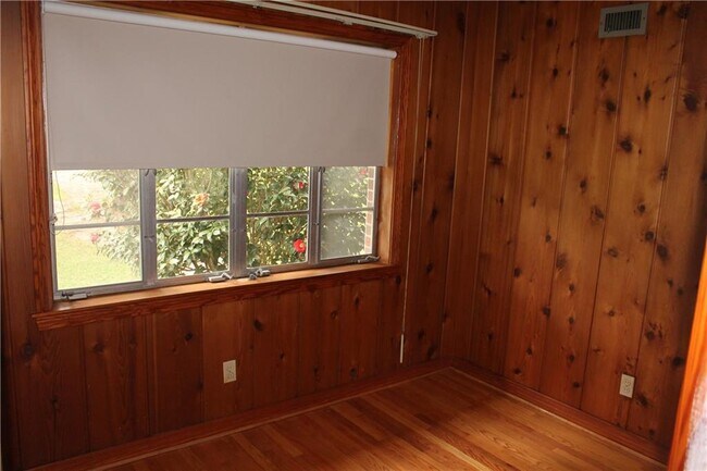 Foto del edificio - 3828 Hillcrest Ln
