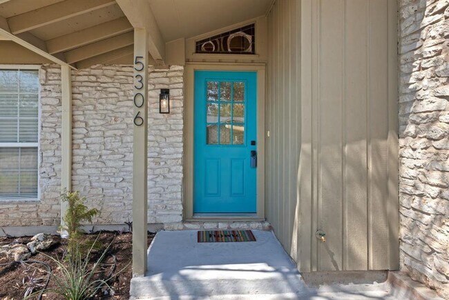 Foto del edificio - 5306 Basswood Ln