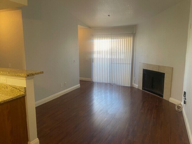 Foto del edificio - AWESOME 2 BEDROOM  CONDO NEAR STRIP W/ VIEWS AND OVERLOOKS POOLS!!!!!!