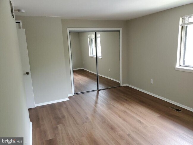 Foto del edificio - 7381 Hickory Log Cir