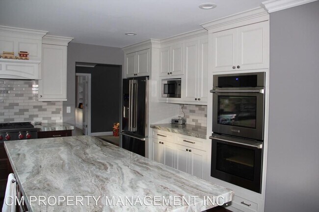 Foto del edificio - 4 br, 3 bath House - 16425 W. La Chiquita Ave
