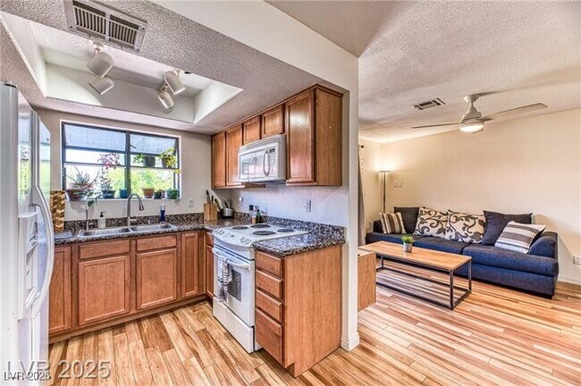 Foto del edificio - 7200 W Pirates Cove Rd