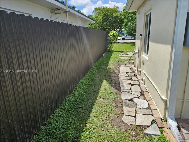 Foto del edificio - 145 SW 60th Ct
