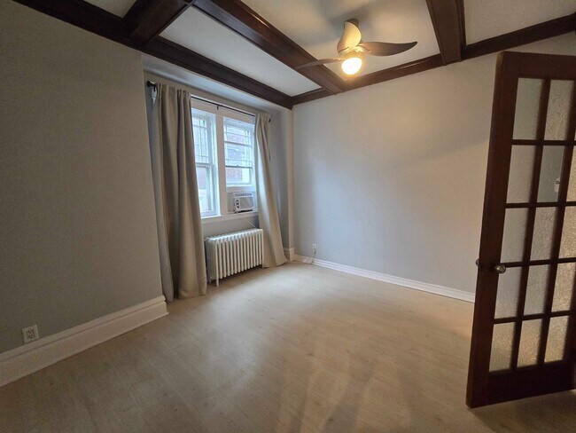 Photo du bâtiment - 1047 Main St E