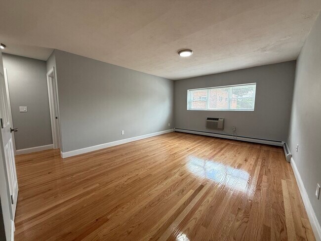 Foto del edificio - 4 Oakcrest Rd