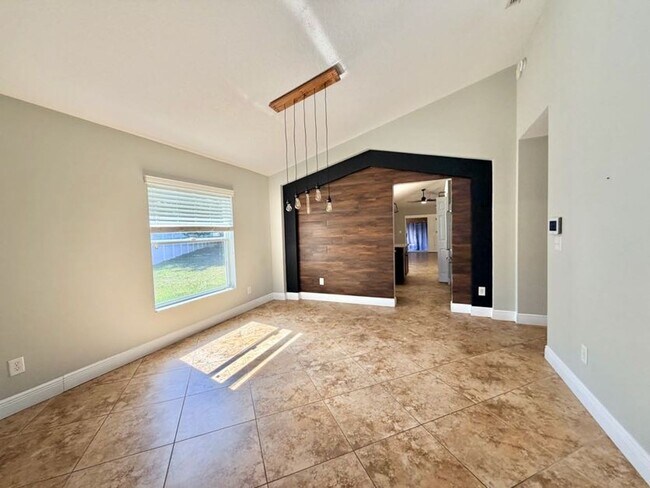 Foto del edificio - Modern Living Meets Prime Location with this Stunning 4/2!