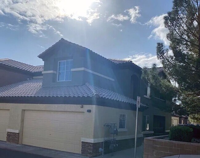 Foto del edificio - SHOWINGS AVAILABLE NOW