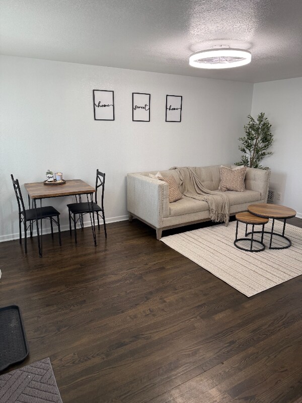 Foto del edificio - 310 Crescent Dr