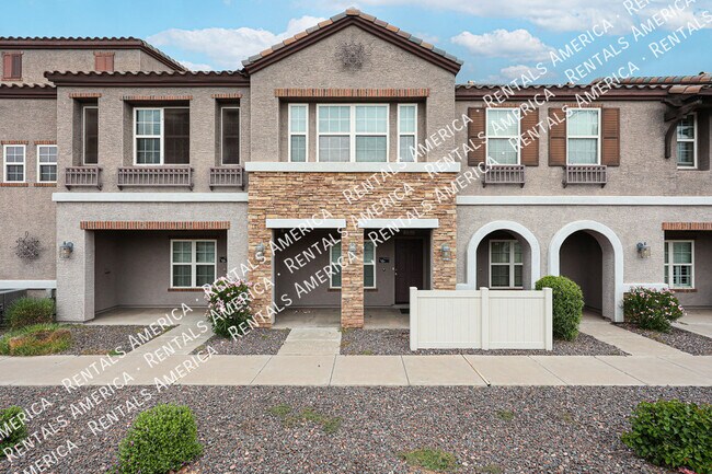 Foto del edificio - 2353 E Huntington Dr