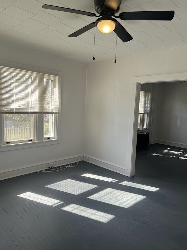 Foto del edificio - 10 Wilson Ave