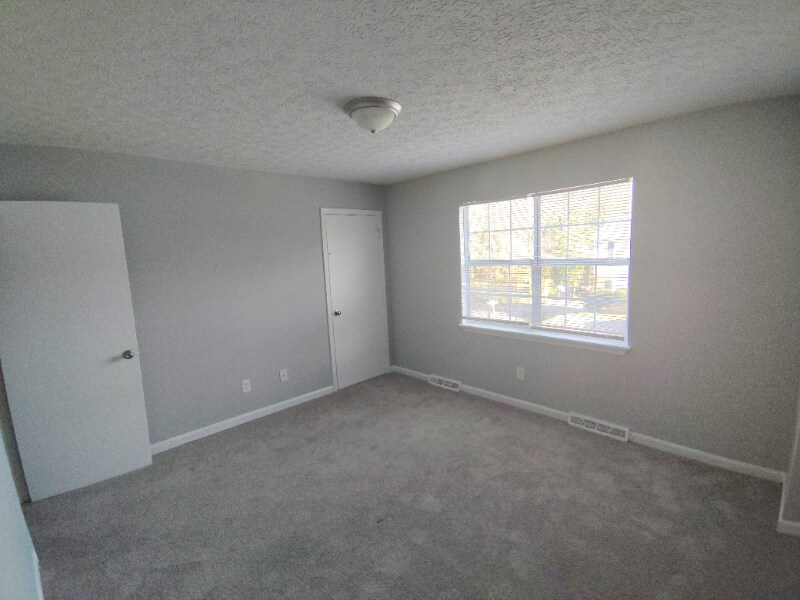 Foto principal - 29 Fonda Dr