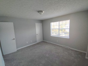 Building Photo - 33 Fonda Dr