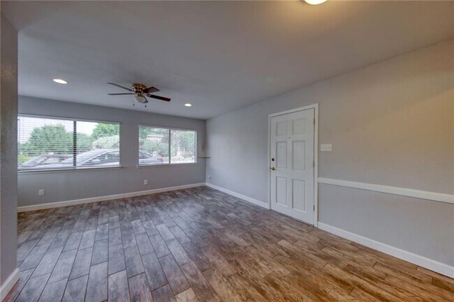 Foto del edificio - 5801 Thunderbird St