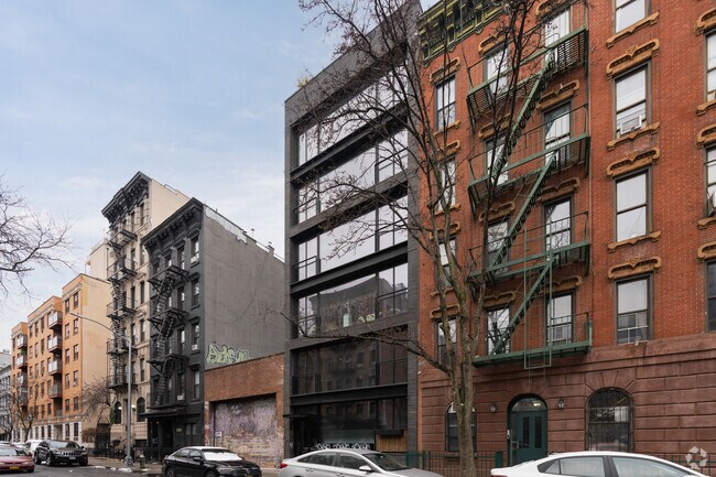 Building Photo - La Botanica Condos