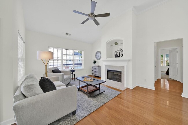 Building Photo - Lovely Two Bed Two Bath Townhome in Ballan...