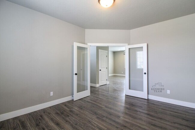 Building Photo - 4380 S Anderson Pl