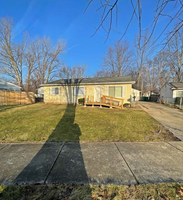 Primary Photo - Three Bedroom Ranch located in Sugarbrook ...