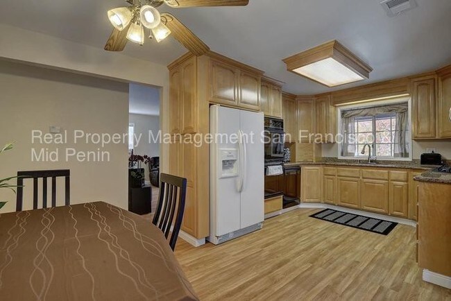 Building Photo - 834 Springfield Dr