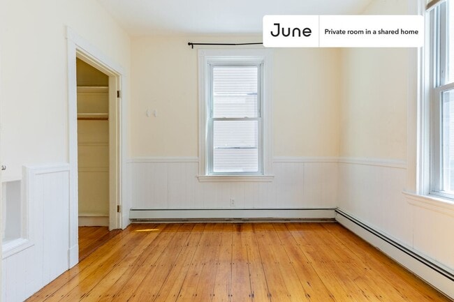 Building Photo - Room in Shared 4 bed/1.5 bath home