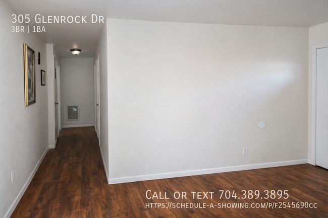 Photo - 305 Glenrock Dr House