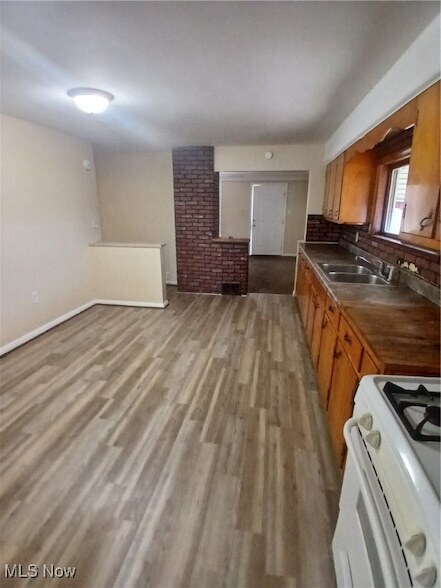 Foto del edificio - 142 N Bridge St