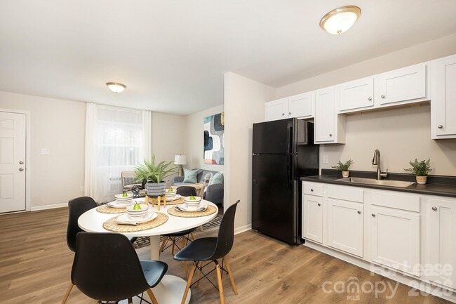 Foto del edificio - 1850 Lowell Bethesda Rd