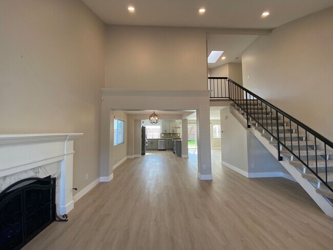 Foto del edificio - Bright & Upgraded 4BD/3BA Rental in San Ma...