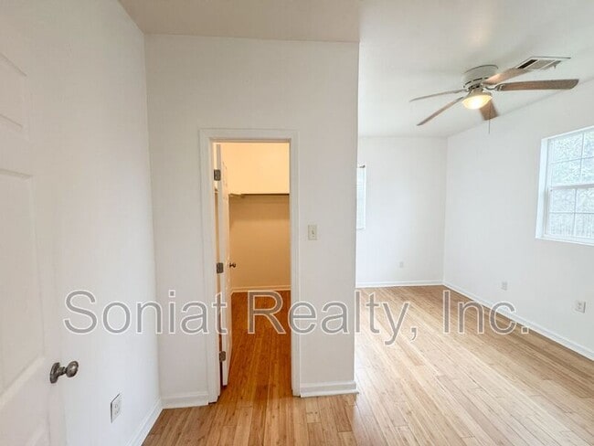 Building Photo - 4501 Majestic Oaks Dr