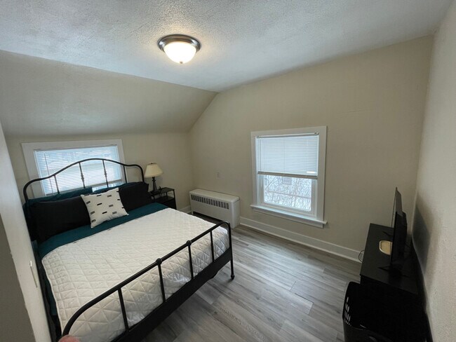 Foto del edificio - 105 Maple Ct