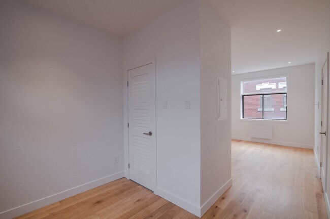 Photo du bâtiment - 6885-6891 Sherbrooke west