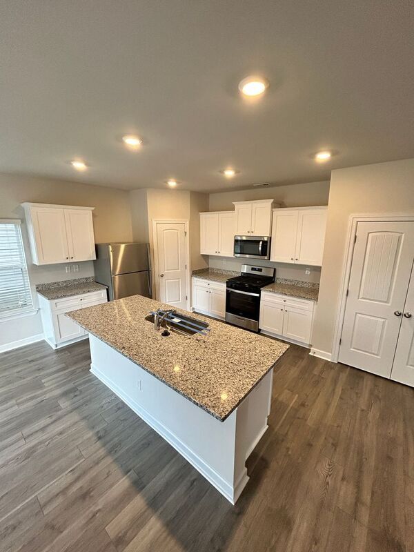 Foto del edificio - 2344 Valverde Wy