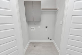 Building Photo - 5818 Burt St