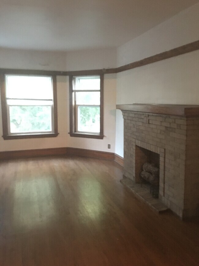 Foto del edificio - 3338 N Hamlin Ave
