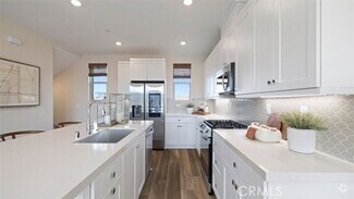 Building Photo - 465 Fawn St