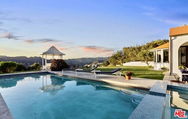 Foto del edificio - 16866 Charmel Ln