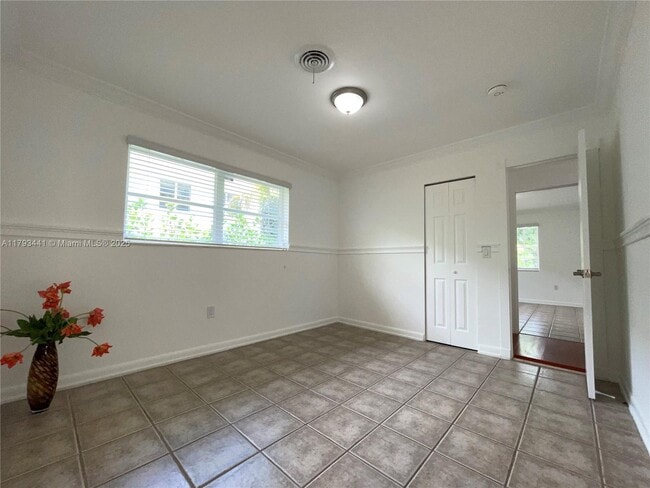 Building Photo - 401 Savona Ave
