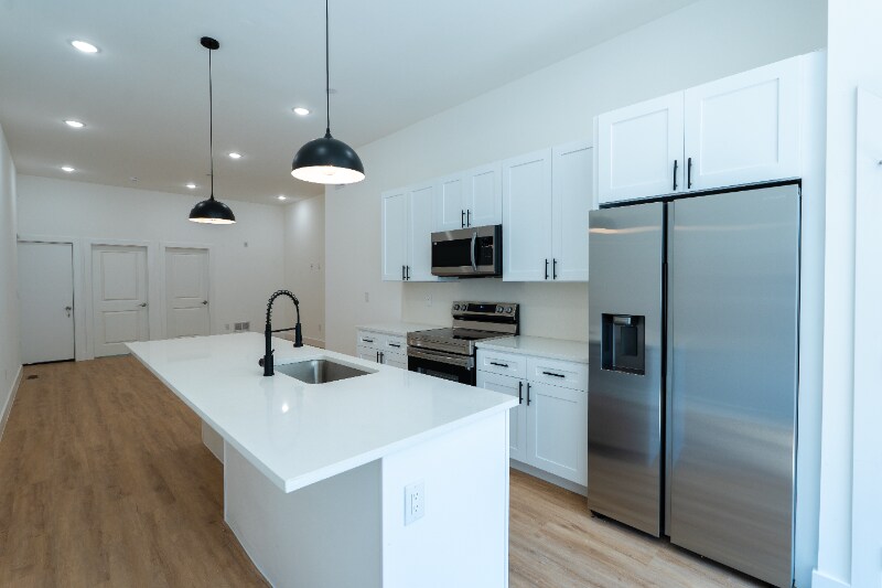 Primary Photo - 2150 N 19th St