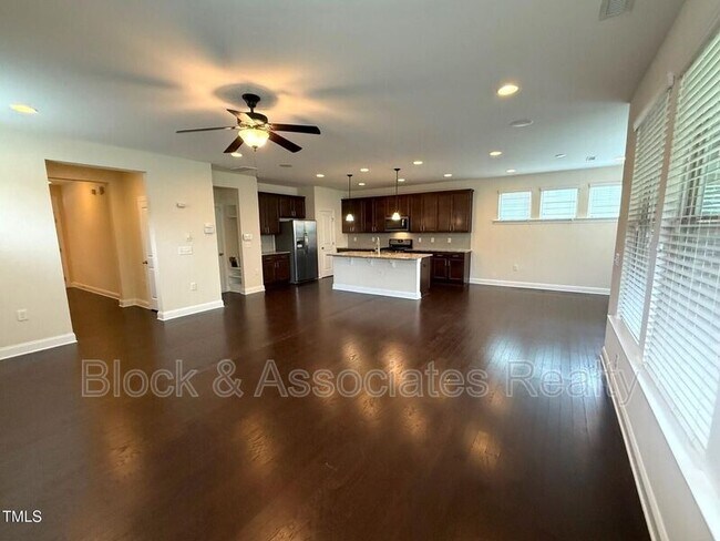 Building Photo - 238 Begen St