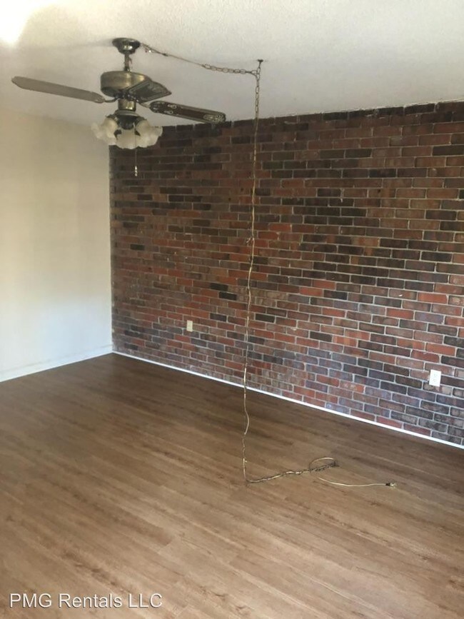 Building Photo - 2 br, 1 bath House - 229 A S. Edgewood Dr.