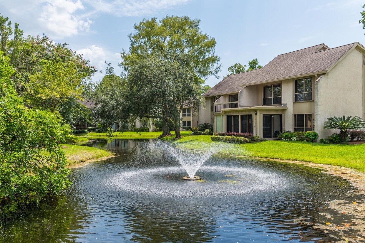 Foto principal - 10154 Leisure Ln N