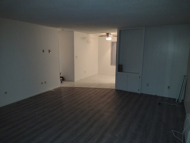 Building Photo - 4667 E Mountain View Dr