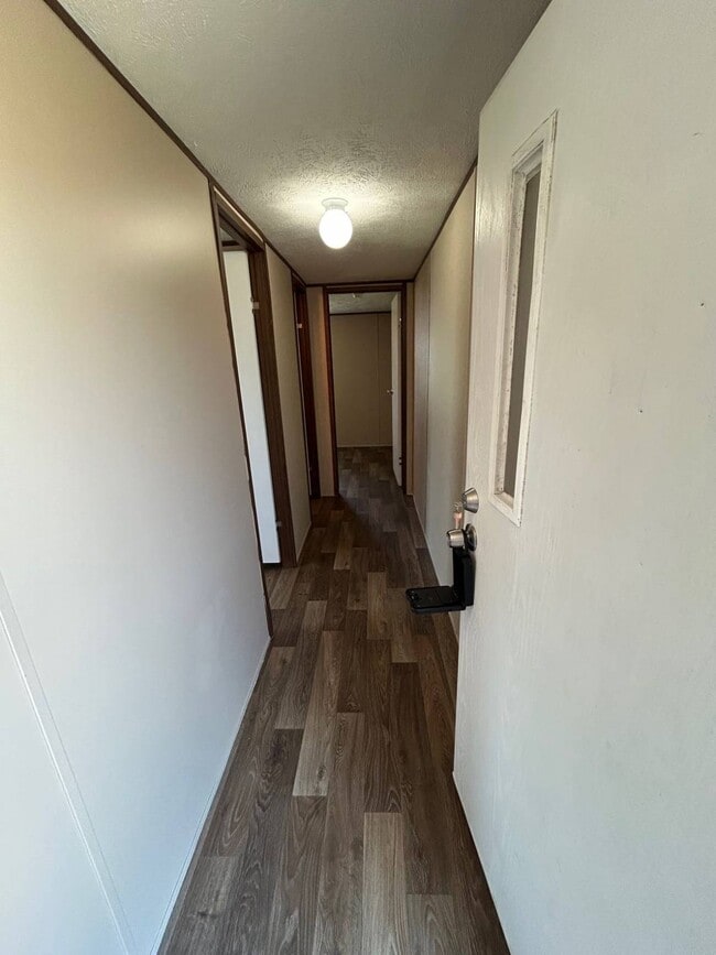 Building Photo - 1509 Thomas Dr