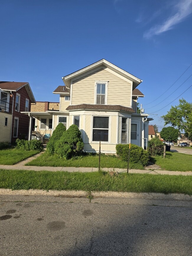 Building Photo - 416 Dodge St