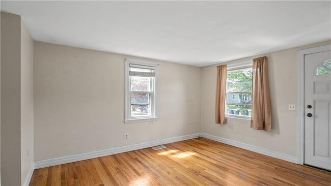 Building Photo - 92 Falcon Ave