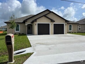 Building Photo - 100 Lynbrook Dr