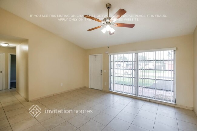 Foto del edificio - 350 NW 99th Way