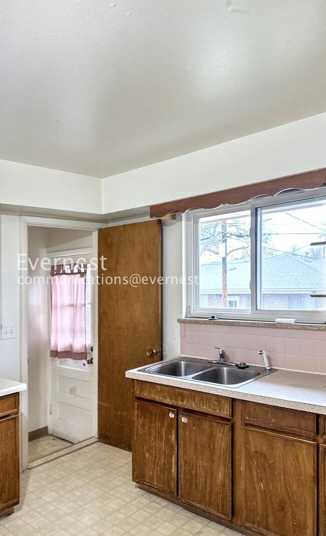 Building Photo - 5618 S Fox Cir