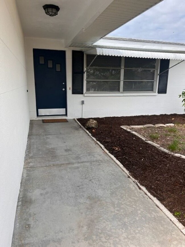Building Photo - Venice, FL 2BR/2BA/1CG IN VENICE EAST