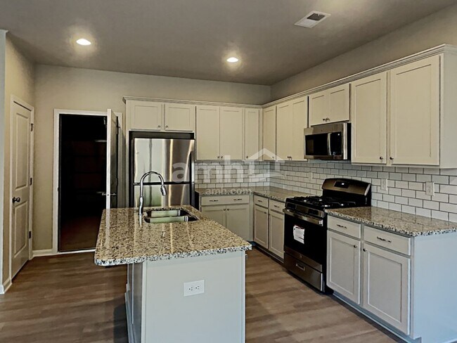 Building Photo - 214 Omega Ct