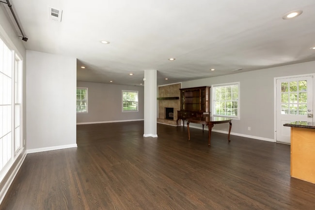 Foto del edificio - 4417 Saunders Ave